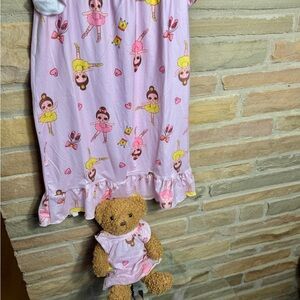 New Girls size 6 light weight night gown w/ matching gown for bear.